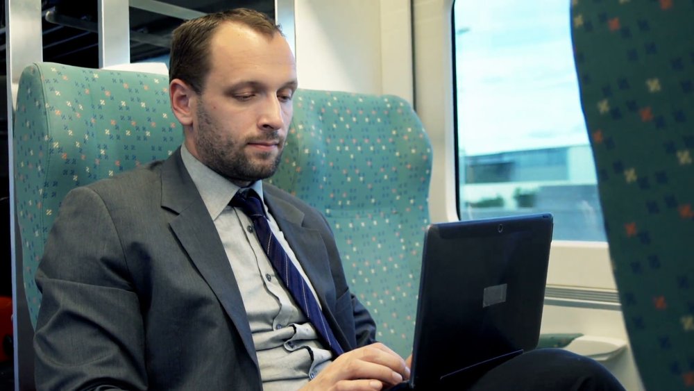 En prenant le train, vous pouvez aussi vous former ou travailler
